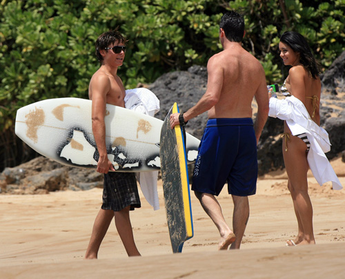 zac-efron-vanessa-hudgens-hawaii-831-20.jpg